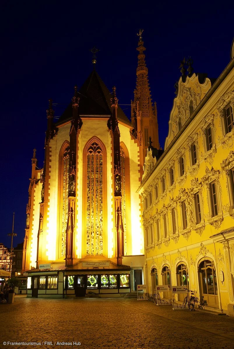 Marienkapelle und Falkenhaus Würzburg bei Nacht