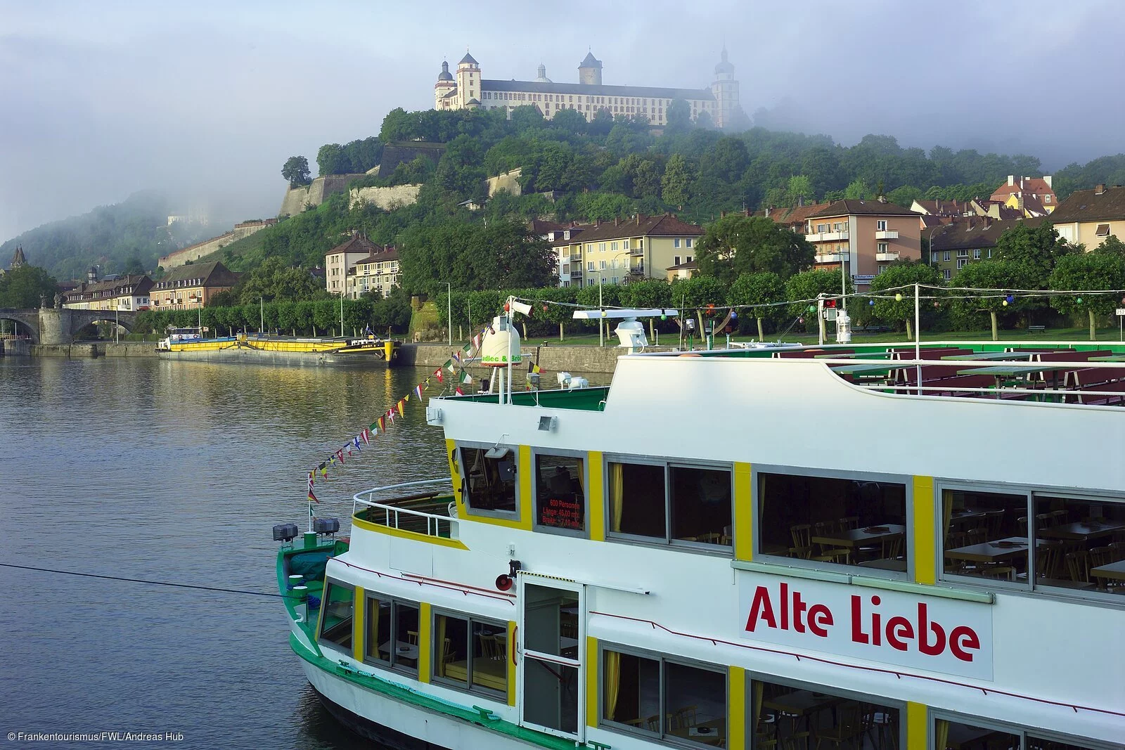 Ausflugsschifffahrt auf dem Main