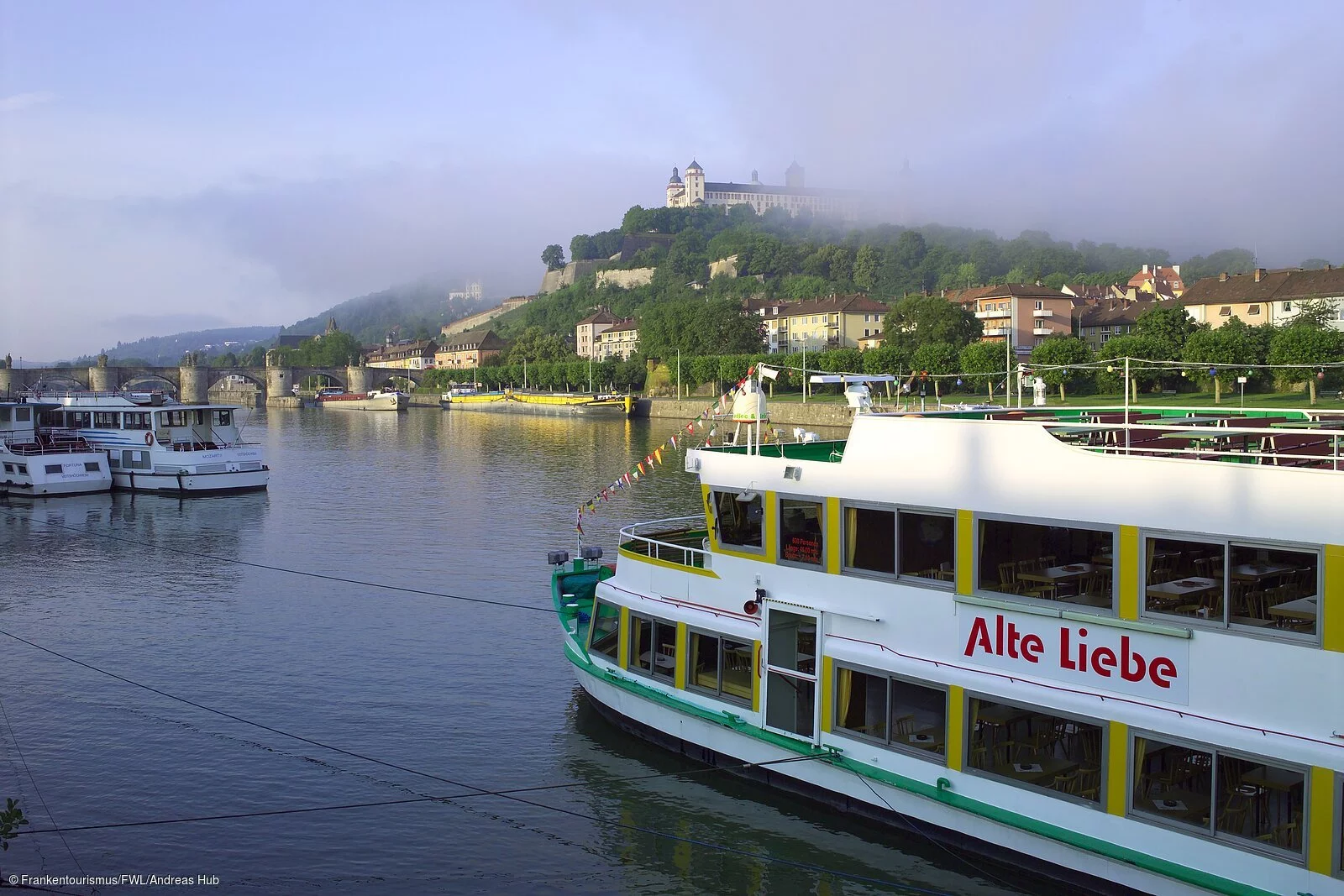 Ausflugsschifffahrt auf dem Main