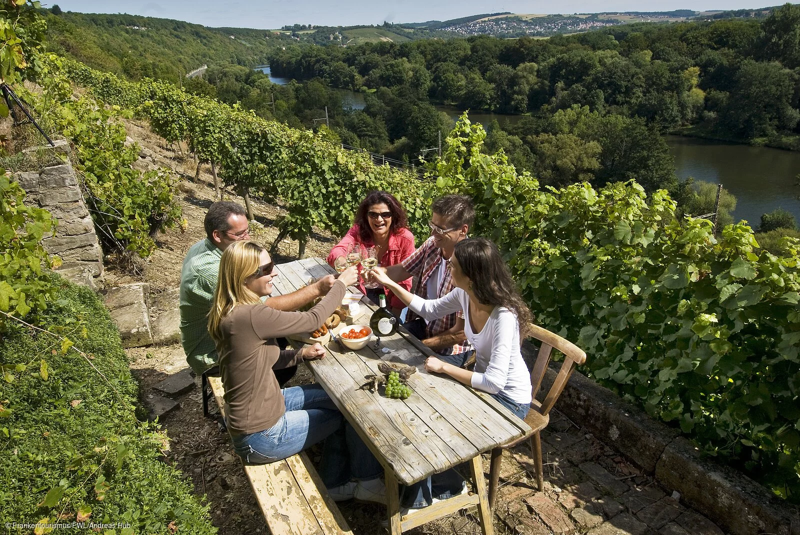 Brotzeit in den Weinbergen