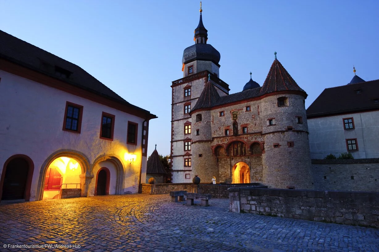 Festung Marienberg am Abend